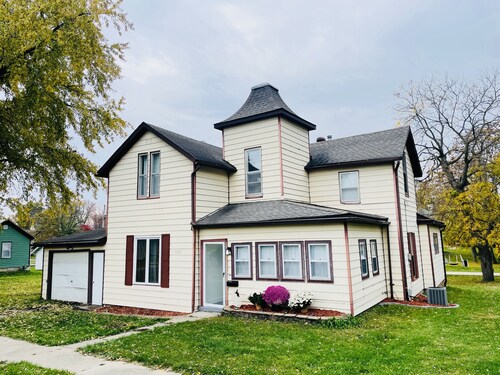 Spacious Family Abode in the historic Creston