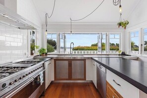 Batterie de cuisine, vaisselle et ustensiles