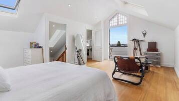 3 bedrooms, iron/ironing board, free WiFi