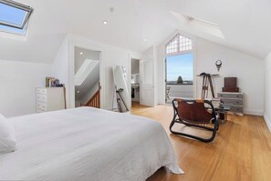 3 bedrooms, iron/ironing board, free WiFi