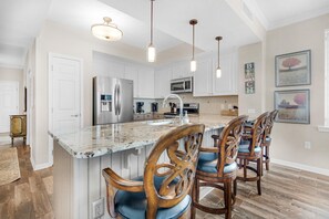 Apartment, Mehrere Betten (Inn At Summerwind 701) | Eigene Küche | Ofen, Toaster, Küchenrolle