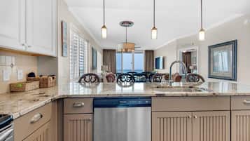 Appart'hôtel, plusieurs lits (Inn At Summerwind 701) | Cuisine privée