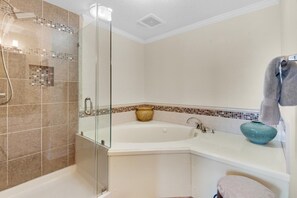 Condo, Multiple Beds (Inn At Summerwind 701) | Bathroom - Inn At Summerwind 701 (Navarre)