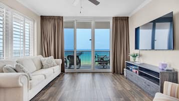 Condo, Berbilang Katil (Inn At Summerwind 701) | Ruang tamu | TV