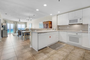Condo, Multiple Beds (Emerald Isle Unit 704) | Private kitchen