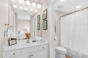 Appart'hôtel, plusieurs lits (Emerald Dolphin unit 610) | Salle de bain