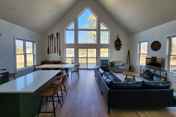 Smart TV, books, stereo