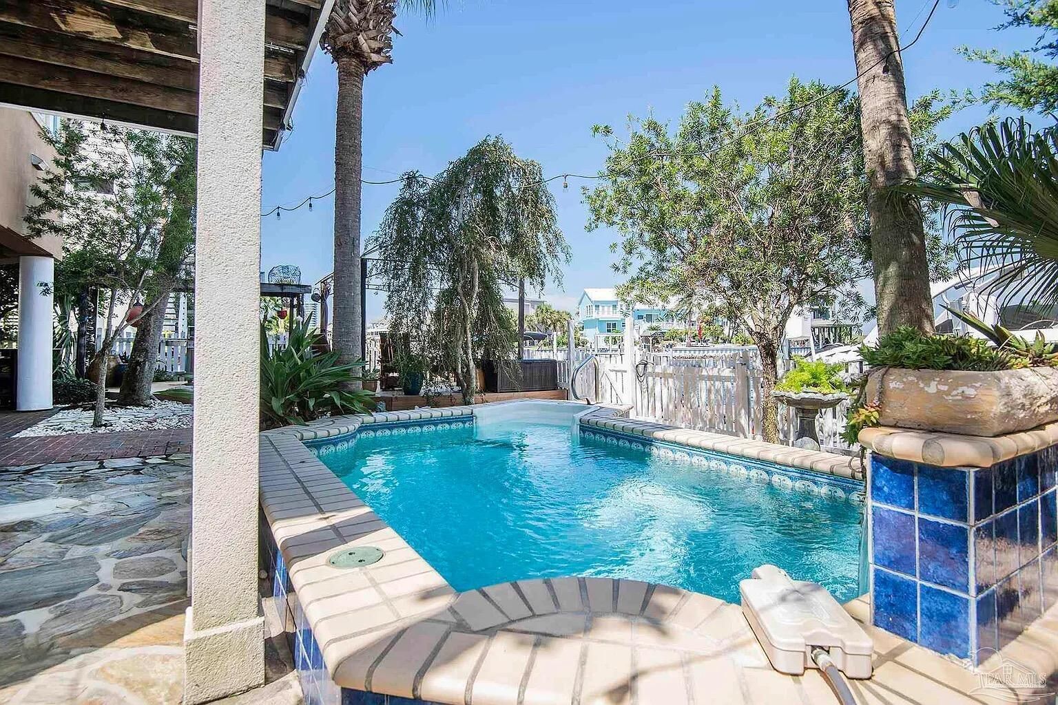 House, Multiple Beds (Tequila Sunrise) | Pool