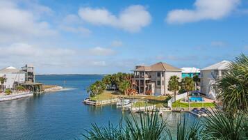 Nhà, nhiều giường (Tequila Sunrise) | Bến du thuyền