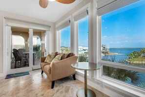 Maison, Plusieurs lits (Tequila Sunrise) | Aire de séjour | Téléviseur