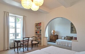 4 Schlafzimmer, Reisekinderbett, kostenloses WLAN, Bettwäsche