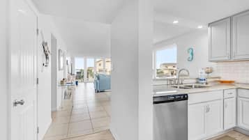 Leilighet, flere senger (Santa Rosa Dunes 1021) | Eget kjøkken | Ovn, brødrister og papirhåndklær