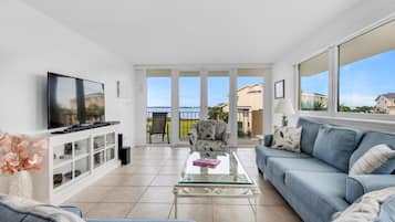 Appartement, meerdere bedden (Santa Rosa Dunes 1021) | Woonruimte | Een televisie