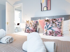 3 habitaciones, tabla de planchar con plancha, cuna de viaje y wifi 