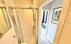 Hair dryer, towels - Waimea Apartment 3 | Best Sea View, Best Location, Beach Front, Scarborough (North Yorkshire)