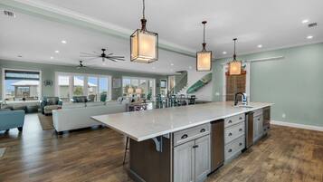 House, Multiple Beds (Emerald Oasis) | Interior