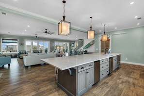 Interior - Emerald Oasis (Pensacola Beach)