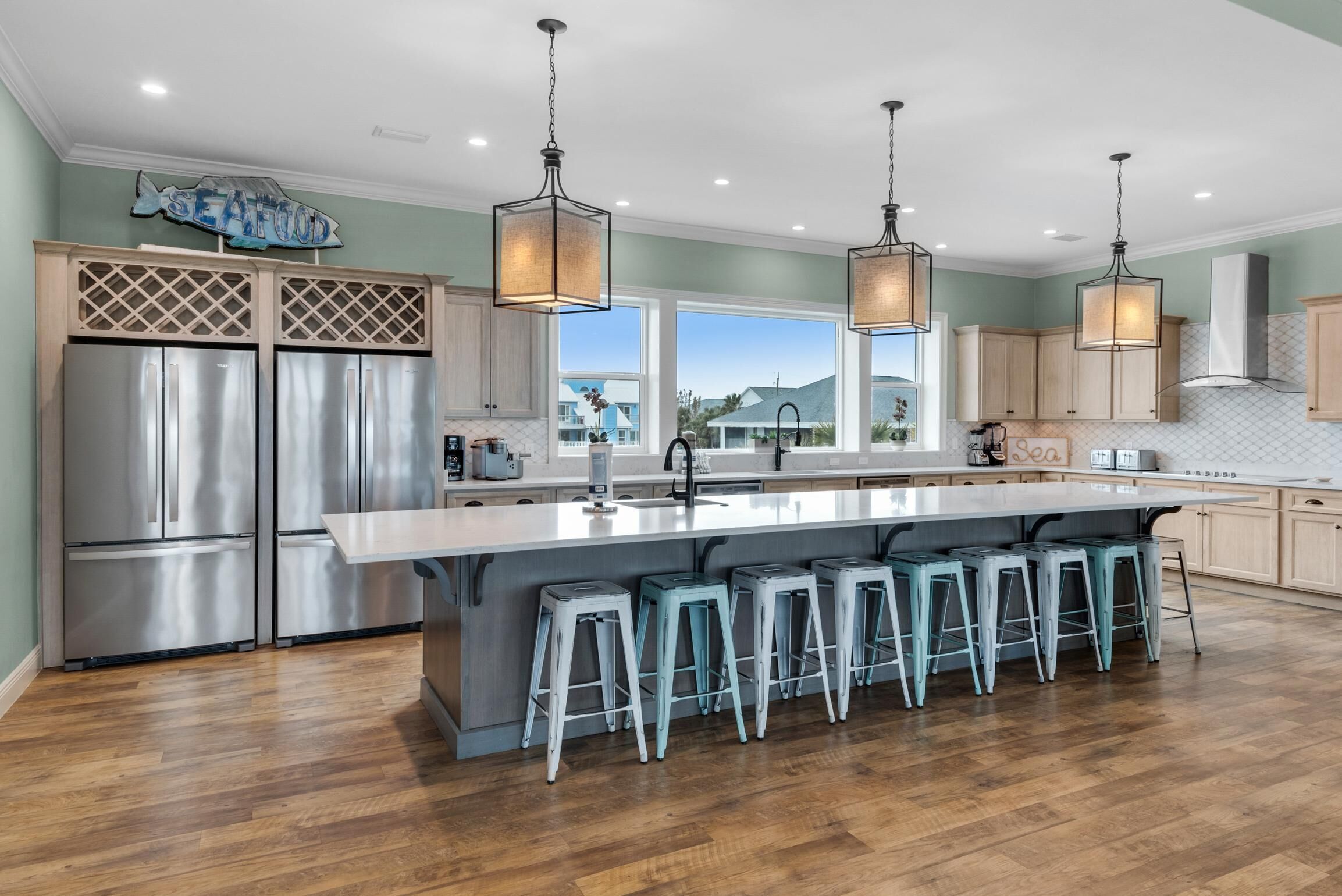 Nhà, nhiều giường (Emerald Oasis) | Bếp riêng | Lò nướng, lò nướng bánh mì, khăn giấy 