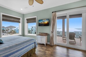 House, Multiple Beds (Emerald Oasis)