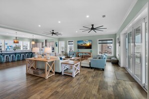 House, Multiple Beds (Emerald Oasis) | Living area