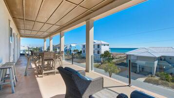 House, Multiple Beds (Emerald Oasis) | Outdoor dining