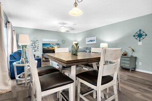 Dining - Beachview 101- Beaches and Moonbeams (Navarre)