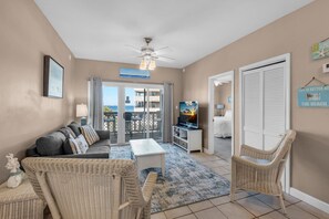 Living area - Baywatch F8 (Pensacola Beach)