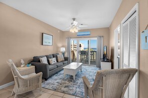 公寓客房, 多張床 (Baywatch F8) | 客廳 | 電視