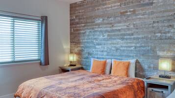 1 bedroom, desk, iron/ironing board, WiFi