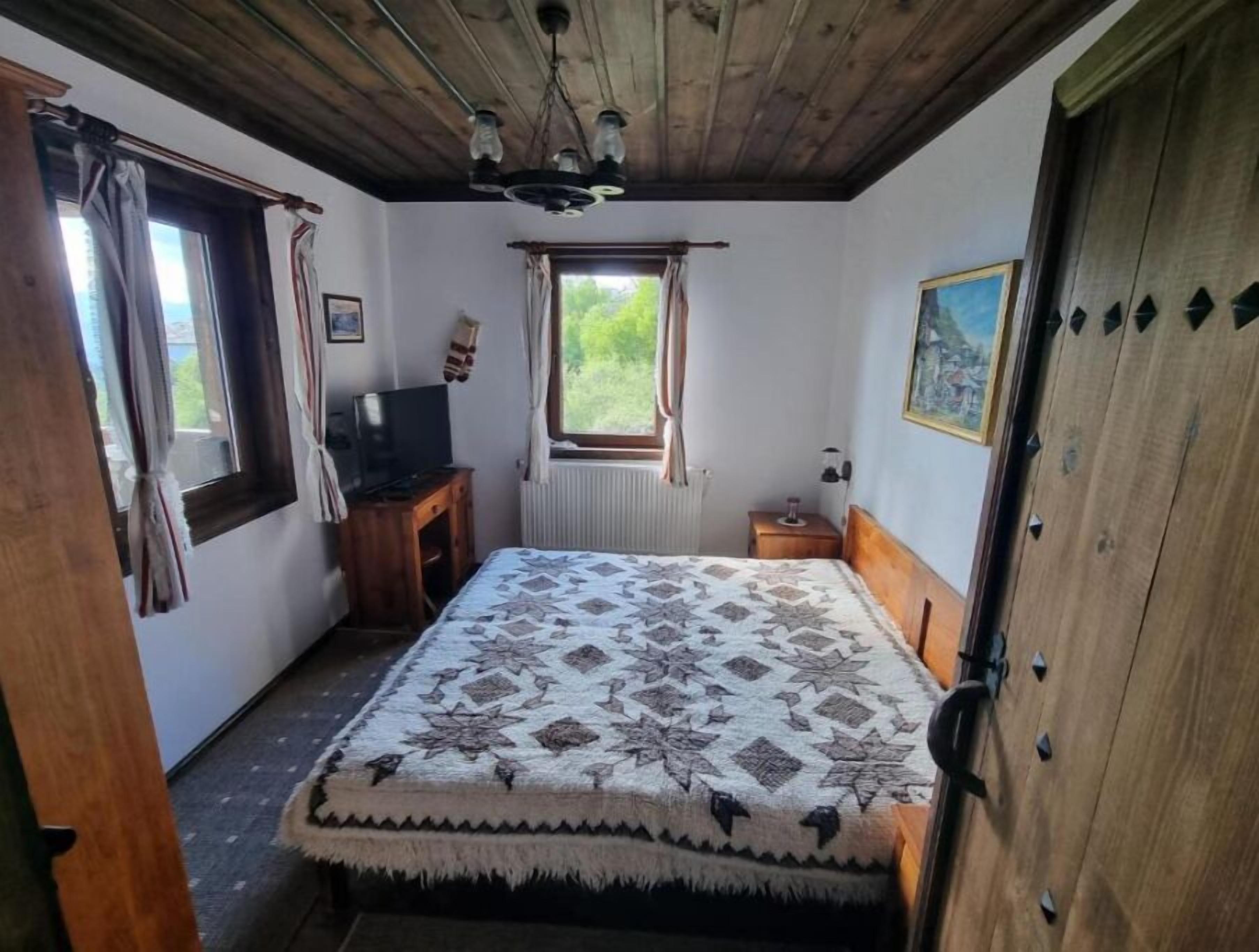 4 dormitorios, tabla de planchar con plancha, cuna de viaje