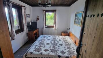 4 dormitorios, tabla de planchar con plancha, cuna de viaje