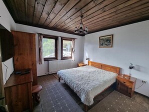 4 chambres, fer et planche à repasser, lit parapluie, Wi-Fi gratuit