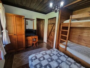 4 bedrooms, iron/ironing board, travel cot, free WiFi