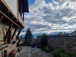 Terrace/patio - Leshten Valentin's House (Leshten)
