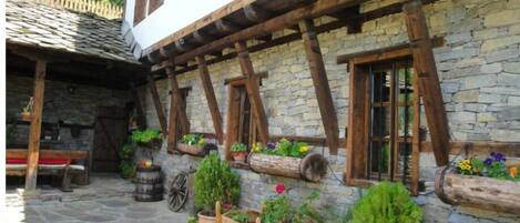 المنشأة من الخارج