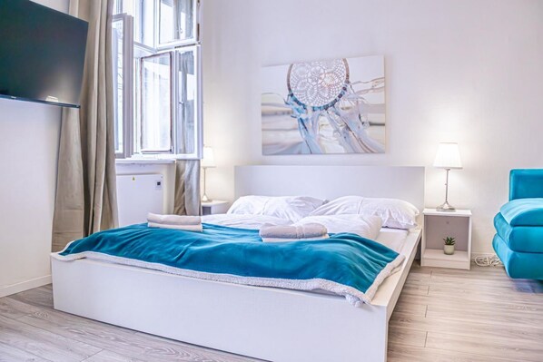 1 bedroom, WiFi, bed sheets