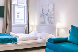 1 bedroom, iron/ironing board, WiFi, bed sheets - Trendy Studio w/ Free Coffee - Wiener Stadthalle (Vienna)