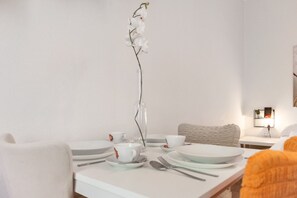 Dining - Convenient 1BR Apartment @the Heart of Vienna (Vienna)