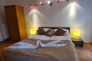 2 bedrooms, iron/ironing board, WiFi, bed sheets