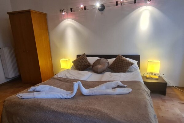 2 bedrooms, WiFi, bed sheets