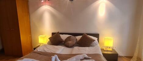 2 soverom, strykejern/-brett, wi-fi og sengetøy