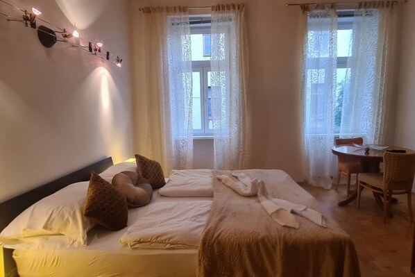2 habitaciones, tabla de planchar con plancha, wifi y ropa de cama 