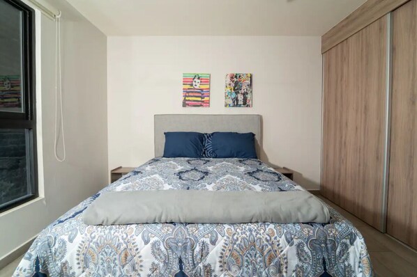 1 habitación, tabla de planchar con plancha, wifi y ropa de cama