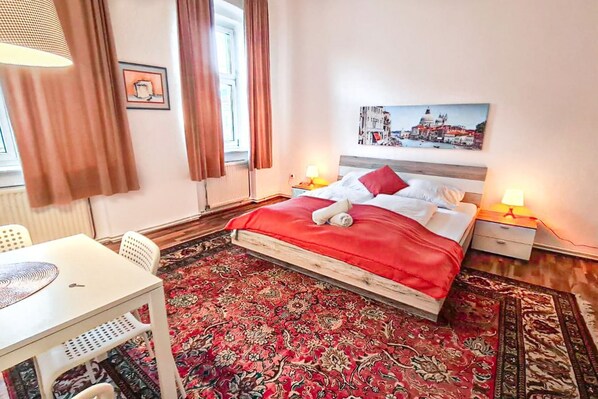 2 bedrooms, iron/ironing board, WiFi, bed sheets