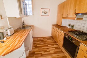 Fridge, microwave, oven, stovetop - Comfy 2BR- Apartment - Bookable in Lockdown (Vienna)