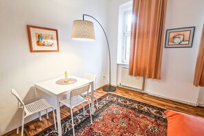Dining - Comfy 2BR- Apartment - Bookable in Lockdown (Vienna)