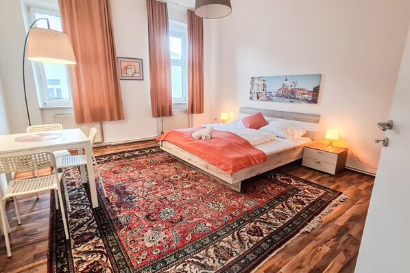 2 bedrooms, iron/ironing board, WiFi, bed sheets