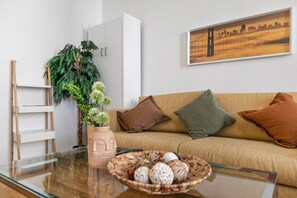 Smart TV - Central Dreamscape 1BR Haven for Vienna Explorers (Wien)