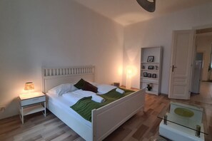 2 bedrooms, iron/ironing board, WiFi, bed sheets