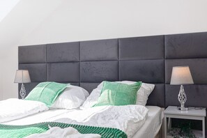 2 bedrooms, iron/ironing board, WiFi, bed sheets - Charming 2BR+1LR Apt. Modern Design @Donaustadt (Vienna)